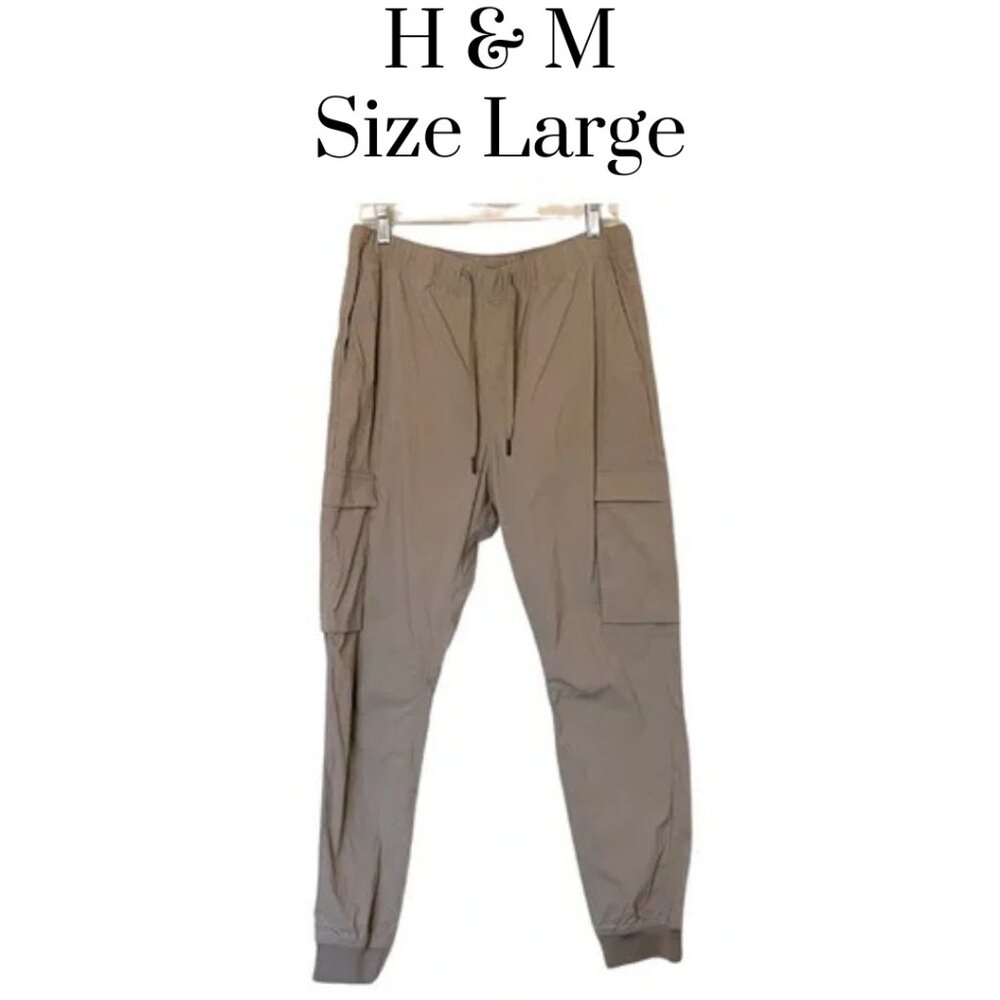 EUC H&M Men’s Cargo pants, drawstring waistband, fitted ankle cuff. Size Lg. Tan